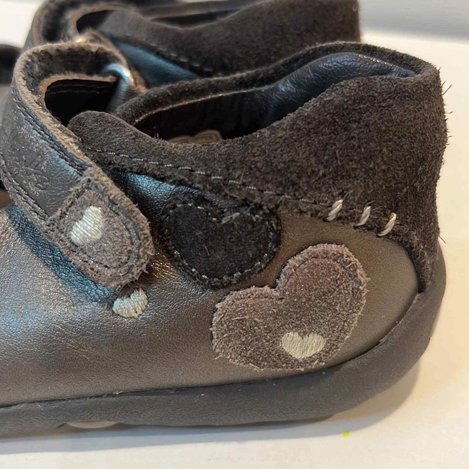 Clarks first shoes color gold size 5 1/2 baby girl - Image 4 of 4