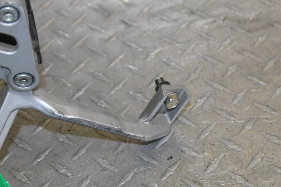 Kawasaki Ninja 600R ZX600C 1989 clavija trasera izquierda pasajero Foto 3 de 4