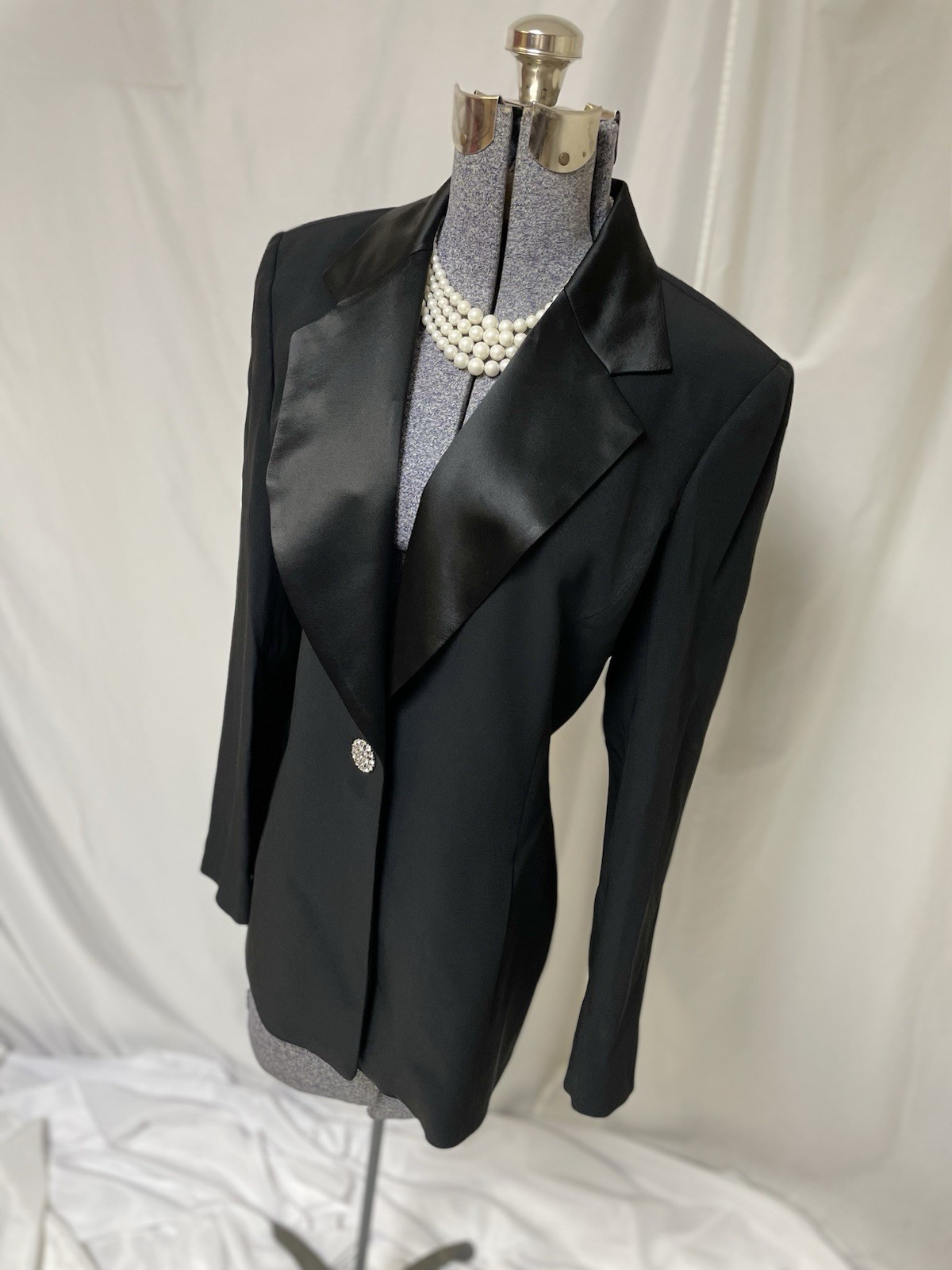 Austin Reed Blazer Size 10 Black Jacket Satin Lapel Rhinestone Closure Pockets