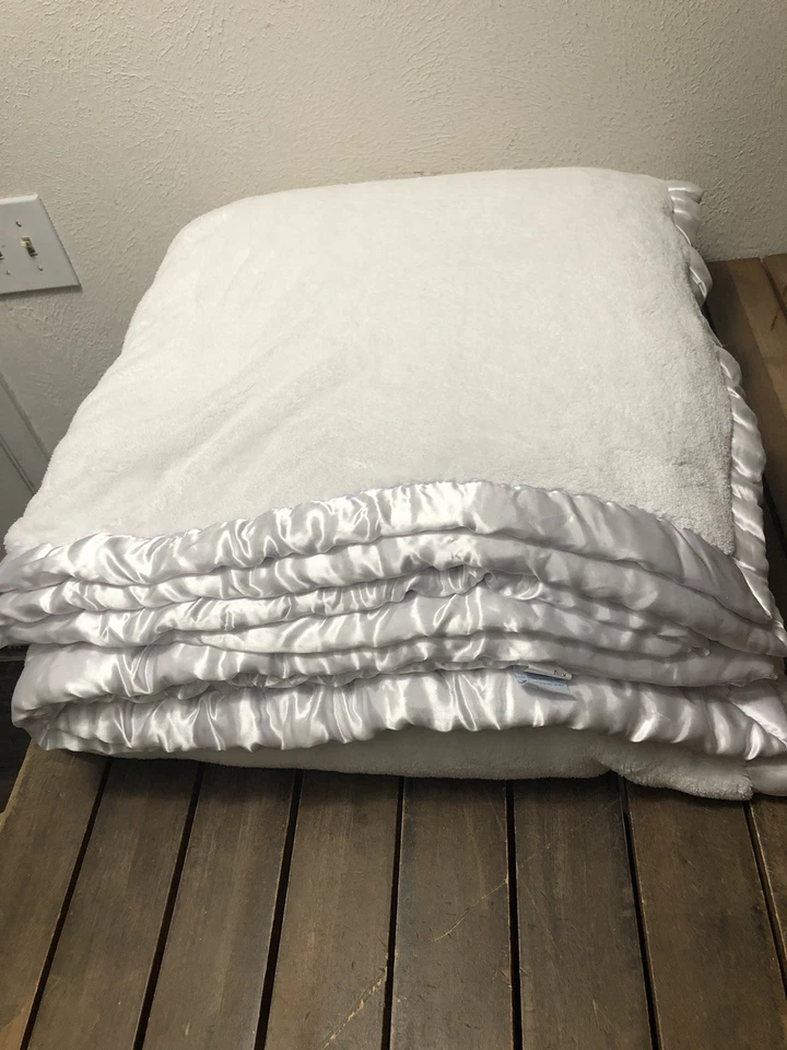 Simply Shabby Chic King Size Blanket K White Satin Trim 2 Ply Plush 116x94” EUC - Image 2 of 4