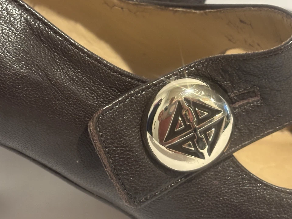 Zapatos para mujer Antonio Melani de cuero marrón talla 9 1/2” Foto 2 de 4