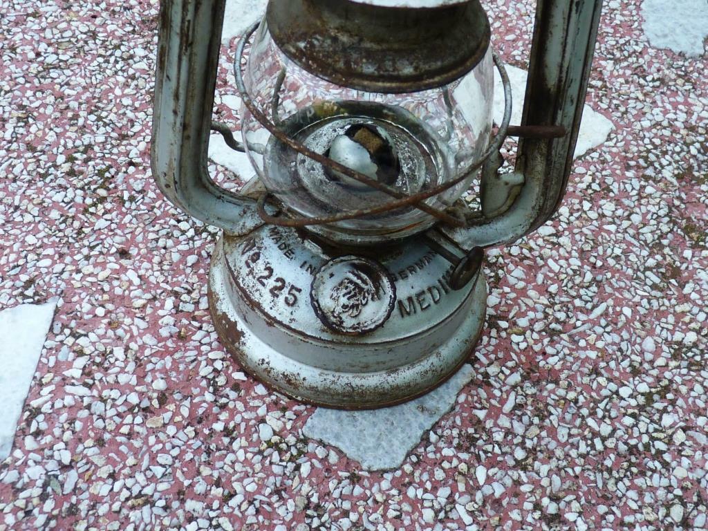 Two Vintage Laterns Feuerhand 225 Medium & Feuerhand 175 Two Vintage Laterns Feuerhand 225 Medium & Feuerhand 175
