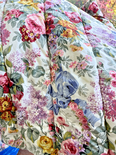 Used Ralph Lauren Twin Sized Comforter Allison Floral w Blue Bows Needs Repairs