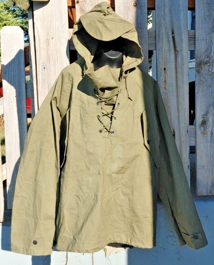 US Army Vietnam era wet weather men's parka with hood - Size MedUS