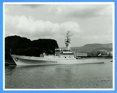 HMS Dumbarton Castle P265 (Scotland Northern Ireland Command) 8 x 10'' Photograph