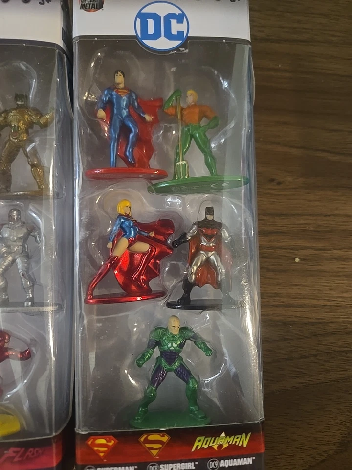 DC Comics Nano Metalfigs x2 pacotes 10 bonecos Die Cast exclusivos para colecionadores - Imagem 2 de 4