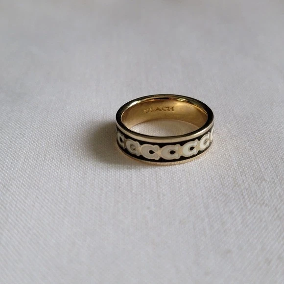 Anillo de latón enchapado en esmalte Coach CD819 Signature con cristales talla 8 nuevo sin etiquetas Foto 4 de 4