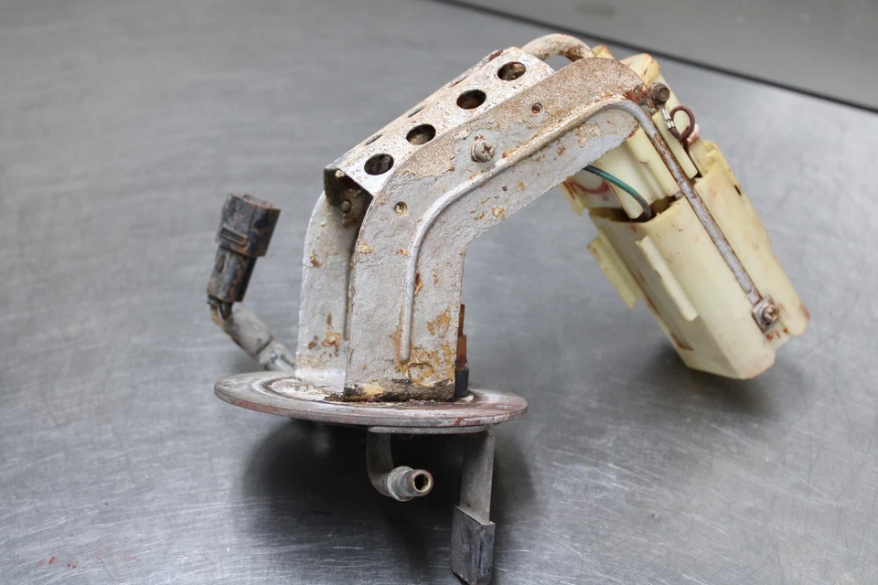 08-12 SUZUKI KATANA 650 FUEL PUMP GAS PETROL SENDER UNIT 15100-18H00 FOR PARTS Foto 4 de 4