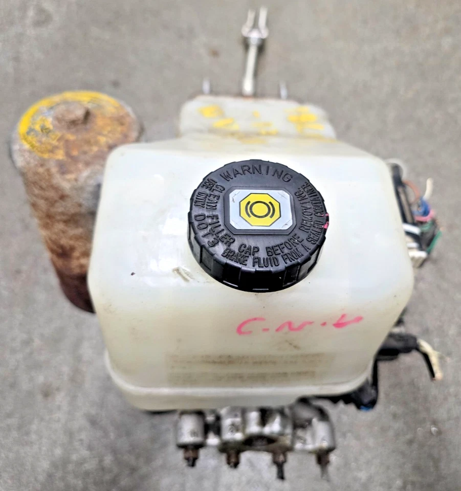 Nissan NV1500 NV2500 NV3500 2012-2017 ADVICS ABS bomba de freno antibloqueo refuerzo Foto 2 de 4