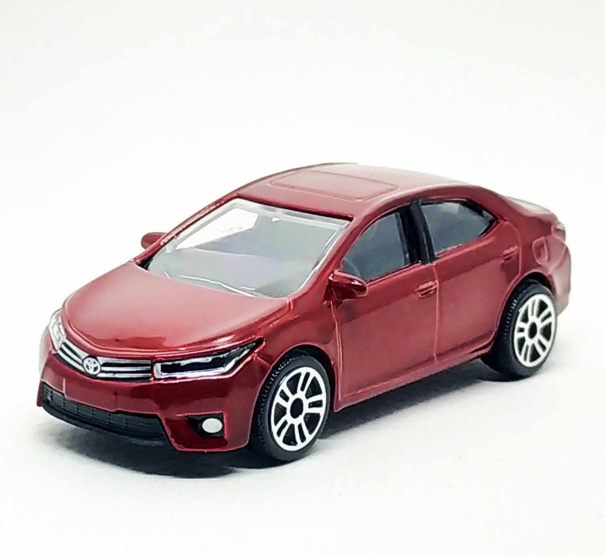 Majorette Toyota Corolla Altis Dark Red 1:61 3