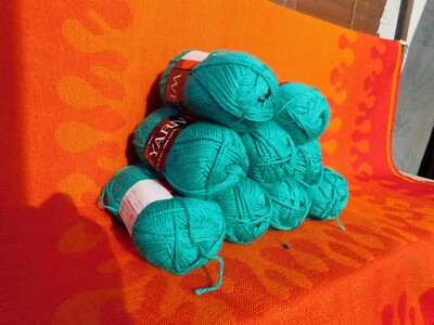 ''WE YARN'' 9st.x50gr. Strickgarn .Acryl. Color:Auswählen