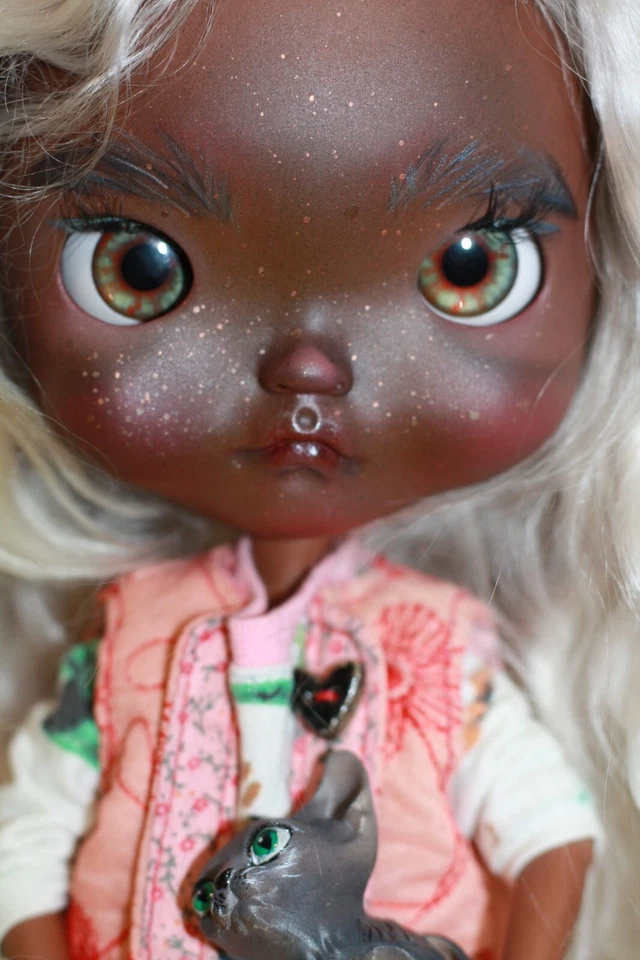blythe doll  custom  ooak blythe doll clothes ball jointed doll - Image 2 of 4