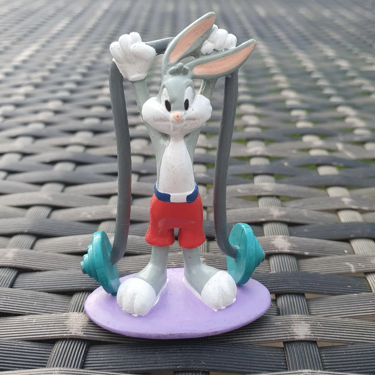 Bugs deals 3 weight
