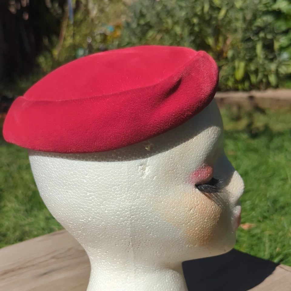 Sombrero pastillero vintage de terciopelo rojo para mujer   Foto 4 de 4