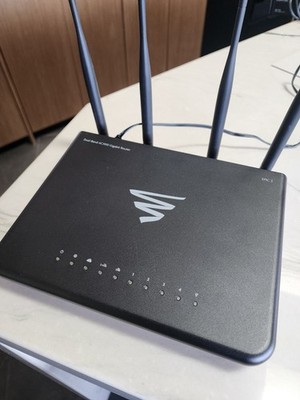 Luxul Dual Band AC 3100 Gigabit Router Model XWR-3150