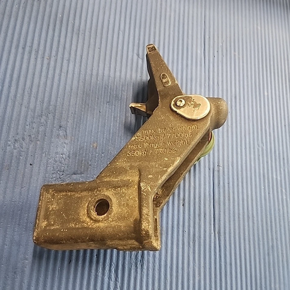 Tow Hitch Receiver for LR3,LR4 & Range Rover Sport Land Rover KNB500023 Genuine - Image 2 of 4