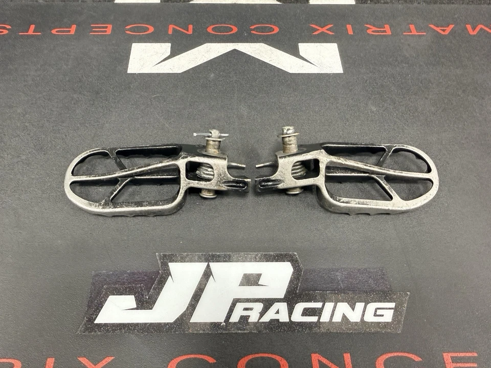 2023 年本田 CRF250R 左脚和右脚钉套装 - 50660-MKE-A70,50670-MKE-A70 状况良好 — 第 3/4 张图片