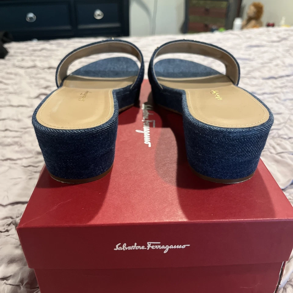 Salvatore Ferragamo Mujer Denim Slide On Philein Sandalias Zapatos Azul Talla 10 Usado en Excelente Condición Foto 4 de 4