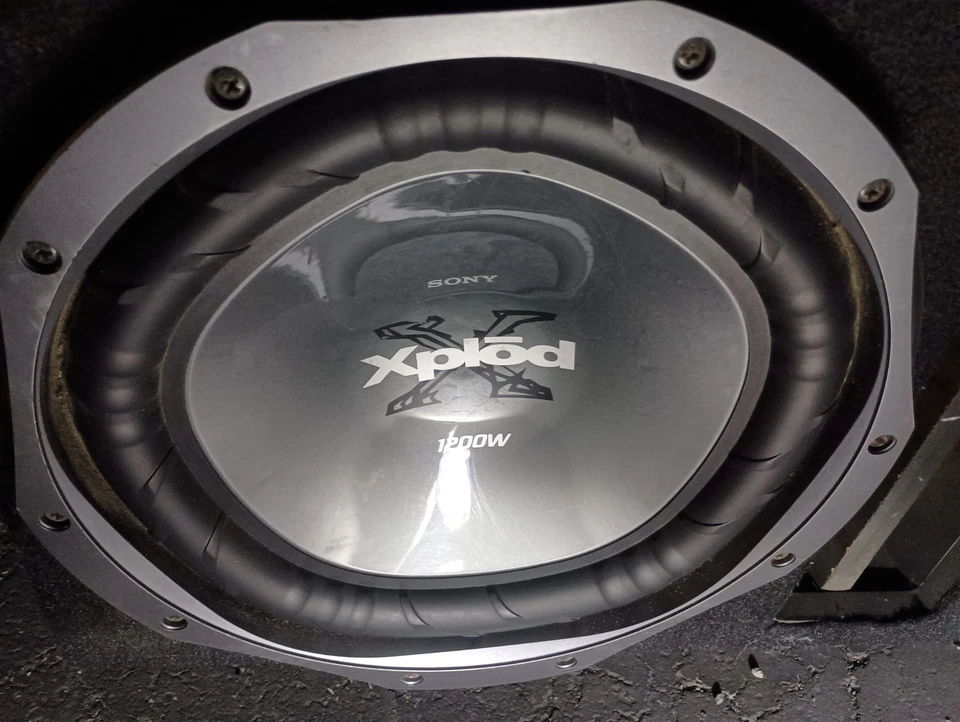 2 1200 Вт Sony XS-L124P5B 1-полосный 12 дюймов. x 12 дюймов Автомобильный сабвуфер с коробкой - Изображение 4 из 4