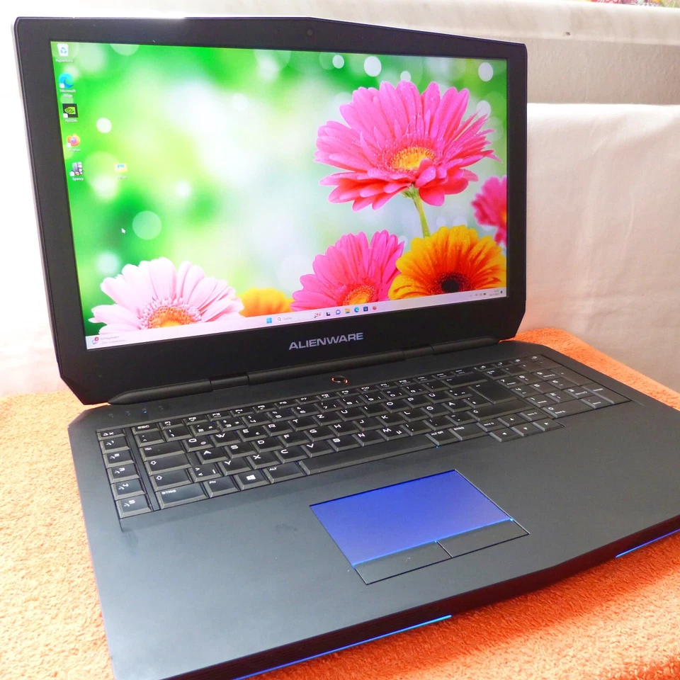 Alienware 17 R3 HIGHEND 17 pollici 4K UHD Gaming GTX 8GB l 1500GB SSD Windows 11 - Immagine 3 di 4