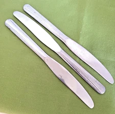 3 Dinner Knives Majesco Stainless MJ52 Pattern Glossy Leaves on Edge 8.5 "