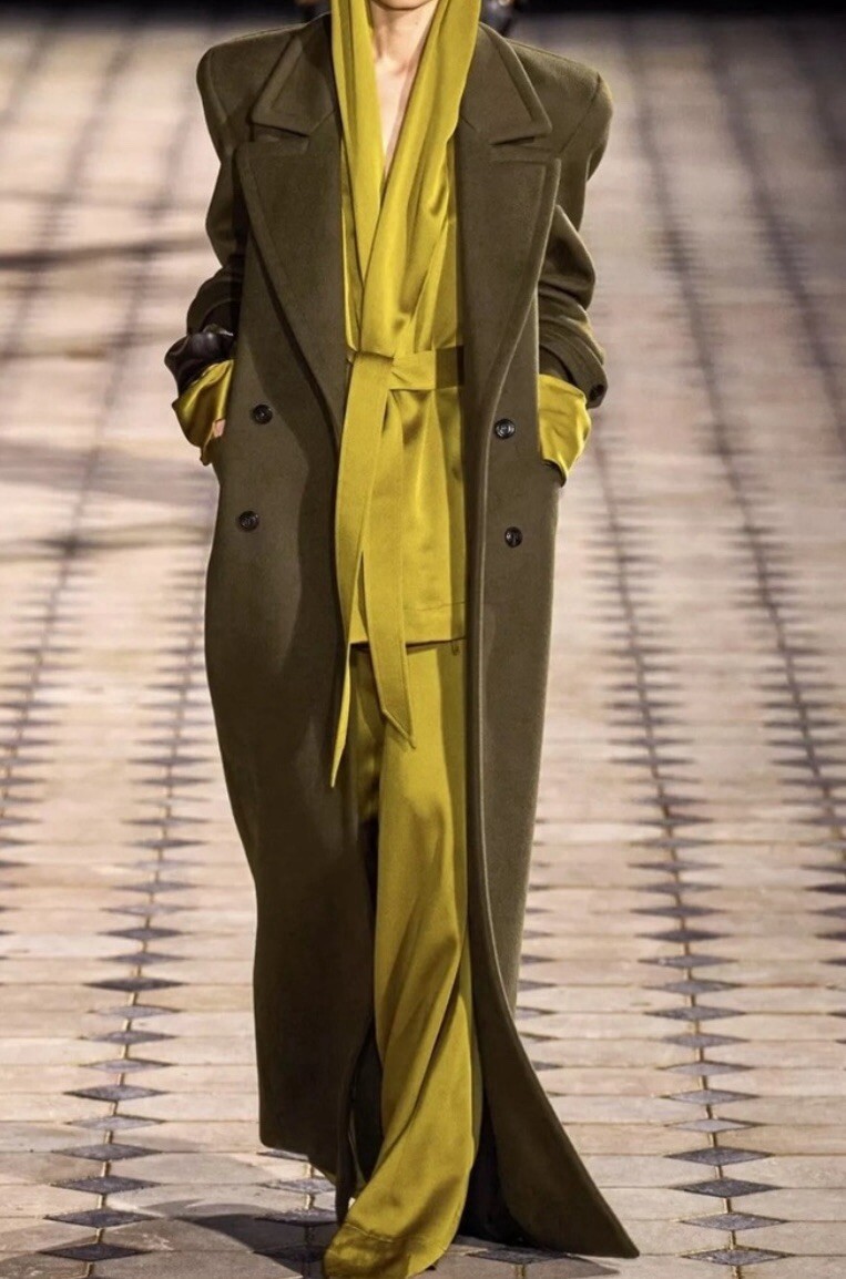 Giacca Saint Laurent raso crepe con cintura e cappuccio vert mousse taglia FR 36