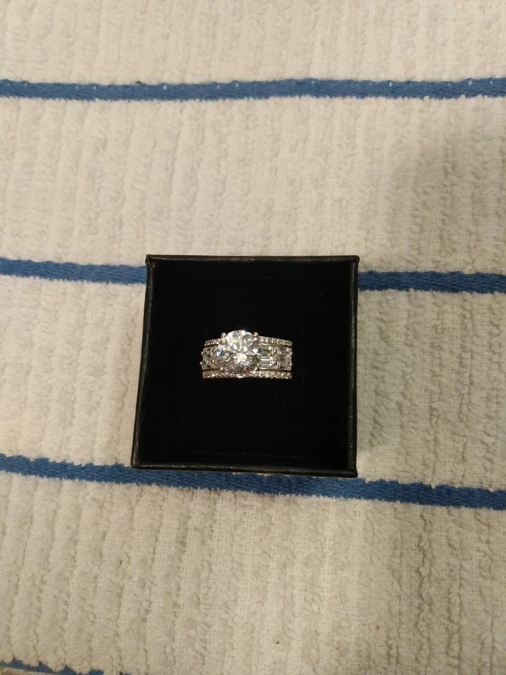 Anillo de plata de ley talla 9 hecho con circonitas color blanco de Swarovski (217) Foto 2 de 4