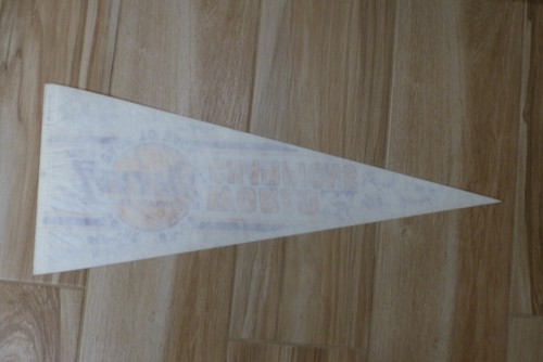 PENNANTS LOS ANGLES LAKERS WORLD CHAMPIONS BACK TO BACK 86-87 87-88 FELTRO RARO - Foto 2 di 3