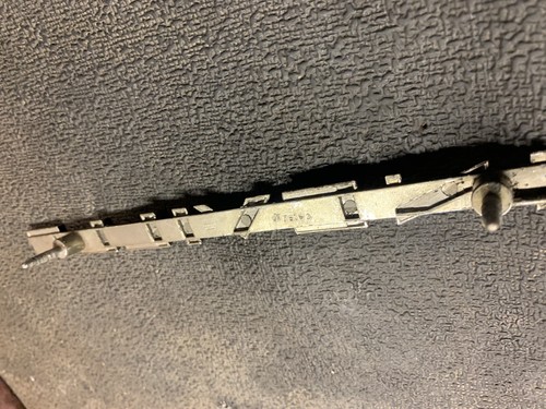 Pontiac Bonneville 1966 vintage emblema parrilla P/N 9775153 raro - Imagen 7 de 11