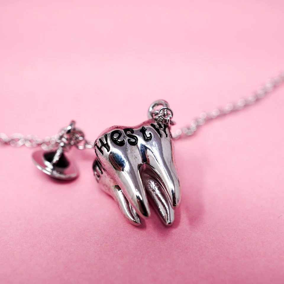 Vivienne Westwood Collar Plateado y Orbe de Diente Negro Colgante Caja de Regalo Conjunto Foto 4 de 4