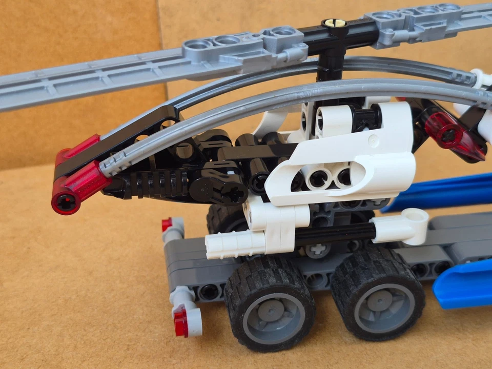 LEGO Technic 8433 Cool Movers, photo 4 of 5