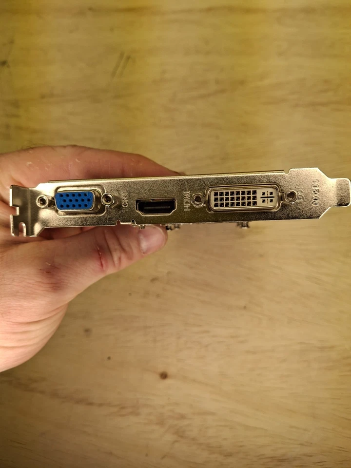 Sapphire AMD Radeon HD 5570 1GB DDR3 PCIe DVI VGA DisplayPort Video Card 299-2e1 - Image 3 of 3