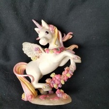 Unicorn Hamilton Collection love is in the air rainbow Dreams Unicorn Figurine