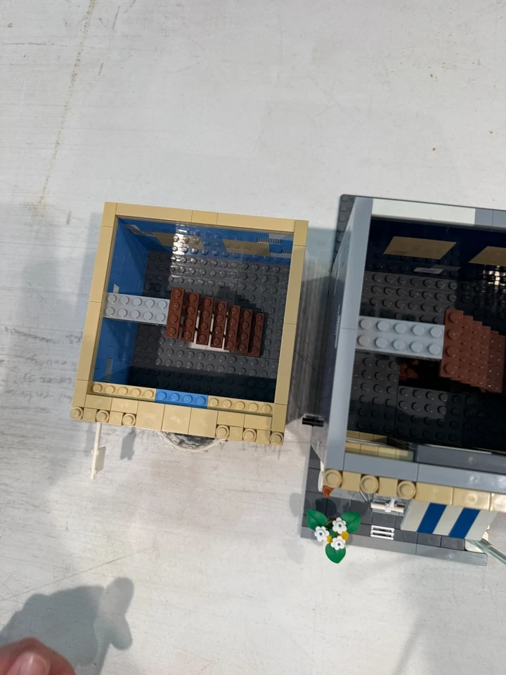 Lego 10190 Market Street Incomplete, Main Building Is 99% Complete - Image 2 of 4