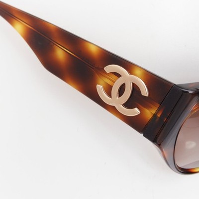CHANEL Vintage 91235 brown tortoise resin gold CC logo cat eye