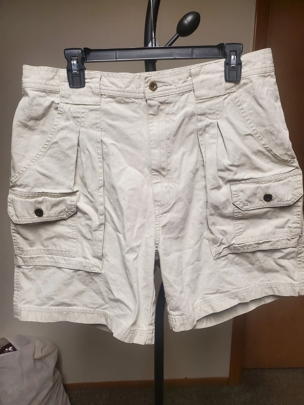 Eddie Bauer Cargo Shorts Men's Size 36 Beige Khaki