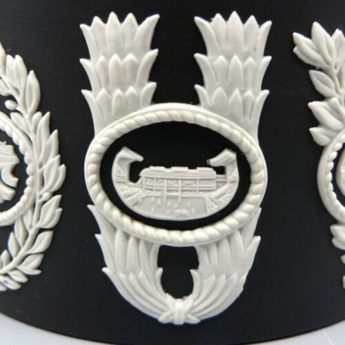 WEDGWOOD SPORTING MUG SOUVENIR TANKARD BLACK BASALT RICHARD GUYATT RARE PERFECT - Picture 15 of 20