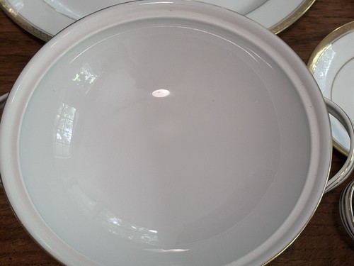 NORITAKE Charlotta Gold 35 Pc. Dinnerware Set -Fine China - Picture 6 of 10