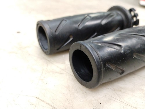 2010 Triumph Bonneville America T100 Throttle Tube & Grip - Picture 3 of 6