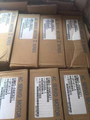 Deliver quickly YASKAWA SERVO motor SGMAS-04ACA21 NEW