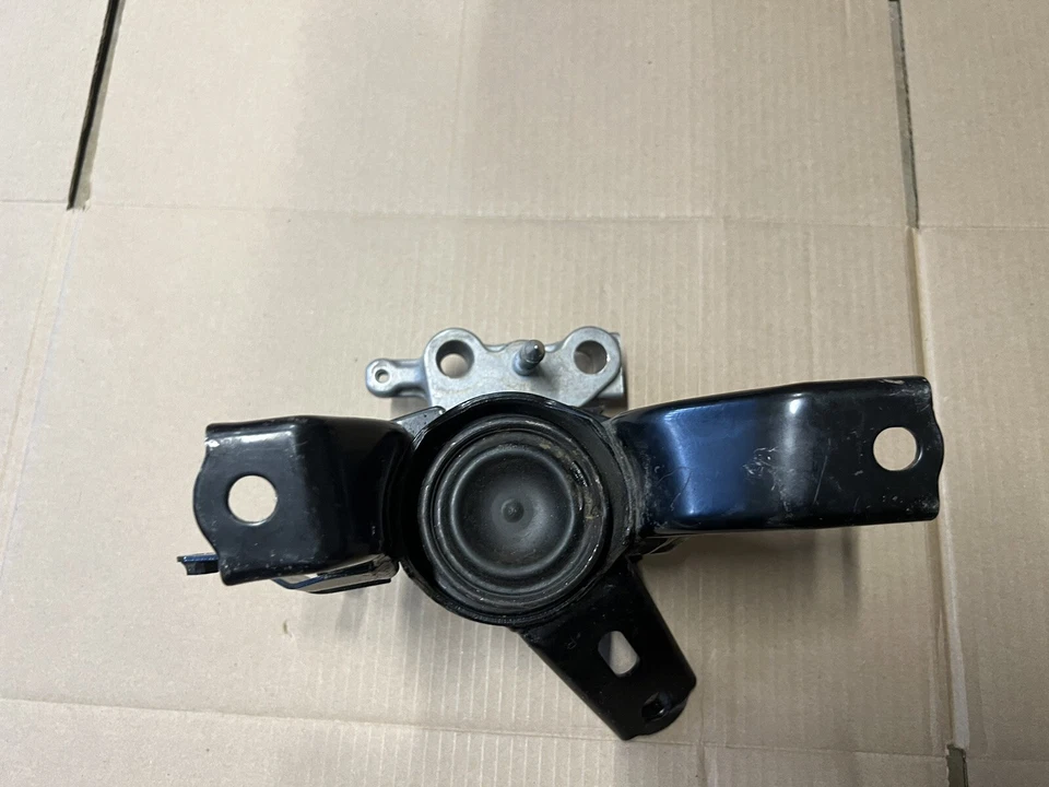 Soporte de montaje derecho motor delantero Toyota Prius 2010-2014 OEM Foto 4 de 4