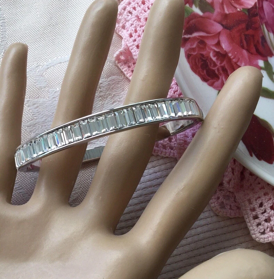 Brazalete con bisagras vintage de oro blanco con zafiros joyería decorativa antigua  Foto 4 de 4