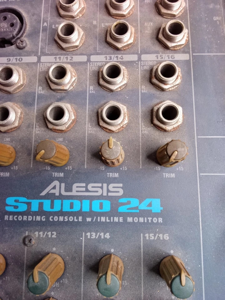 CONSOLA DE GRABACIÓN ALALESIS STUDIO 24 con monitor en línea {SIN PROBAR} Foto 3 de 4