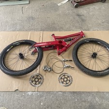Santa Cruz Super 8 Frame, Ringle MAVIC Wheels, Hope Moto Mono6 Brakes
