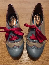 Poetic License Oxford Heels Laces Retro, Excellent Condition, Size 39 / US 8.5