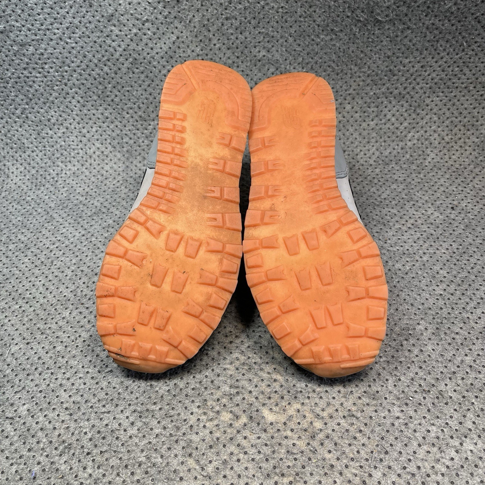 New Balance 574 Running Shoes Size 7 Men’s thumbnail 9