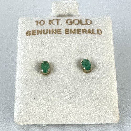 Vintage 10KT Yellow Gold Natural Emerald Small Oval Stud Earrings