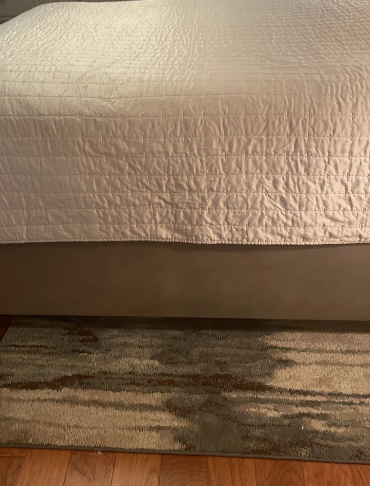 Max Studio RN# 128377 - 88” X 92” Full/Queen Comforter - Image 2 of 4