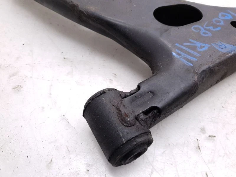 00-05 TOYOTA CELICA LADO PASAJERO BRAZO DE CONTROL INFERIOR DELANTERO DERECHO Foto 3 de 4