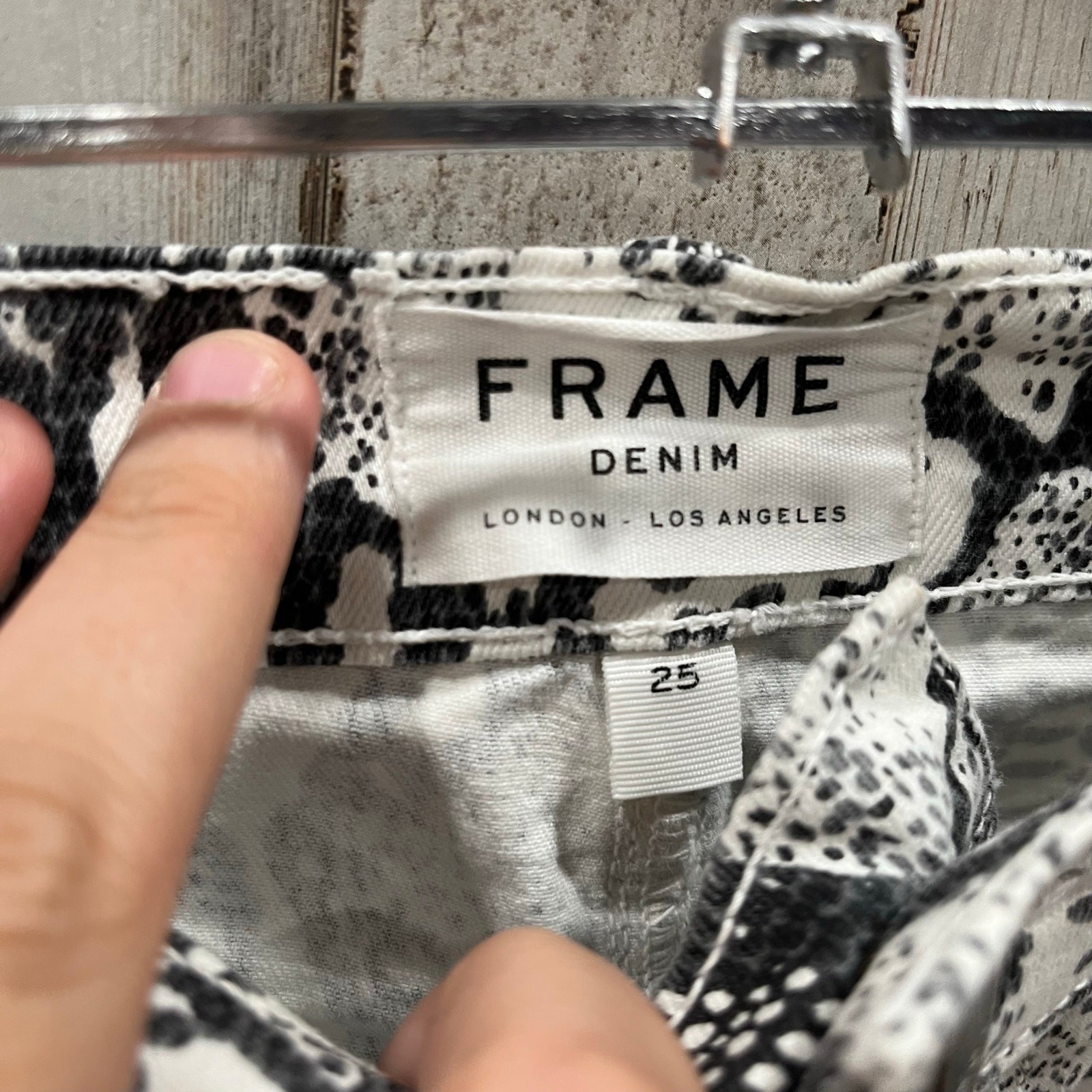 FRAME Le Mini Split Front Black Python-Print Deni… - image 2